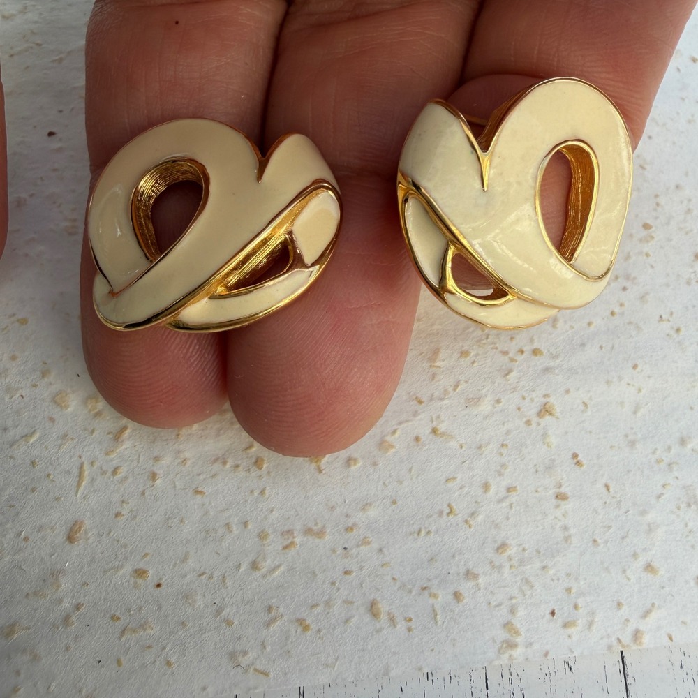 Vintage Cream Enamel Swirl Earrings Gold Tone Textured Post Back Studs 1980s